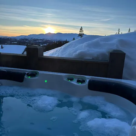 Дом отдыха Flott Moderne I Holterdalen, 4 Soverom, 2 Bad, Jacuzzi, Garasje Rauland