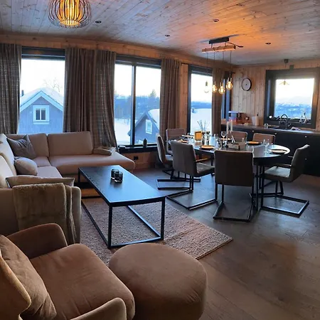 Flott Moderne I Holterdalen, 4 Soverom, 2 Bad, Jacuzzi, Garasje *