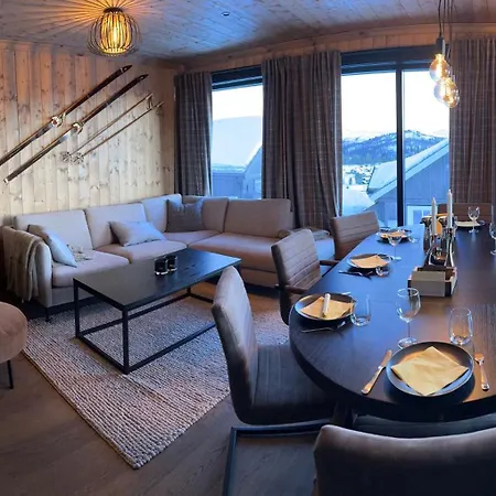 Flott Moderne I Holterdalen, 4 Soverom, 2 Bad, Jacuzzi, Garasje