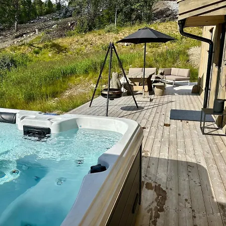 Flott Moderne I Holterdalen, 4 Soverom, 2 Bad, Jacuzzi, Garasje *