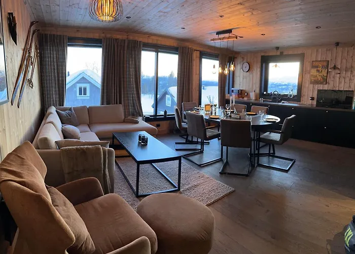 Flott Moderne I Holterdalen, 4 Soverom, 2 Bad, Jacuzzi, Garasje *