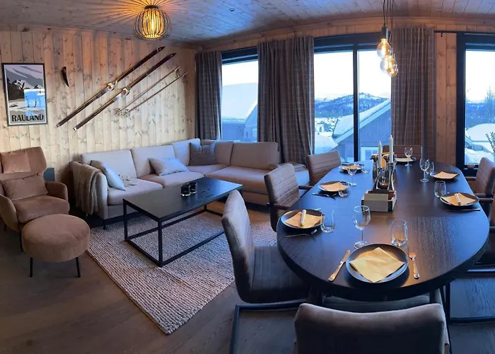 Flott Moderne I Holterdalen, 4 Soverom, 2 Bad, Jacuzzi, Garasje