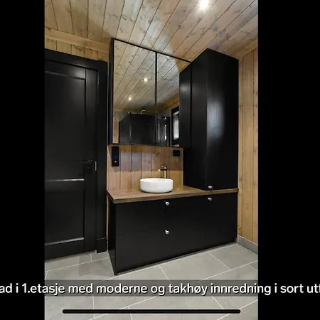 Flott Moderne I Holterdalen, 4 Soverom, 2 Bad, Jacuzzi, Garasje Casa de Férias *